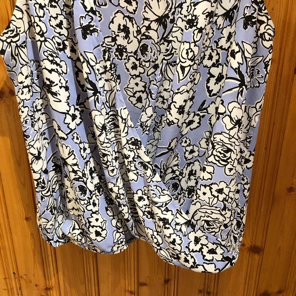 Loft Criss Cross Front Top Size Medium - Picture 3 of 15